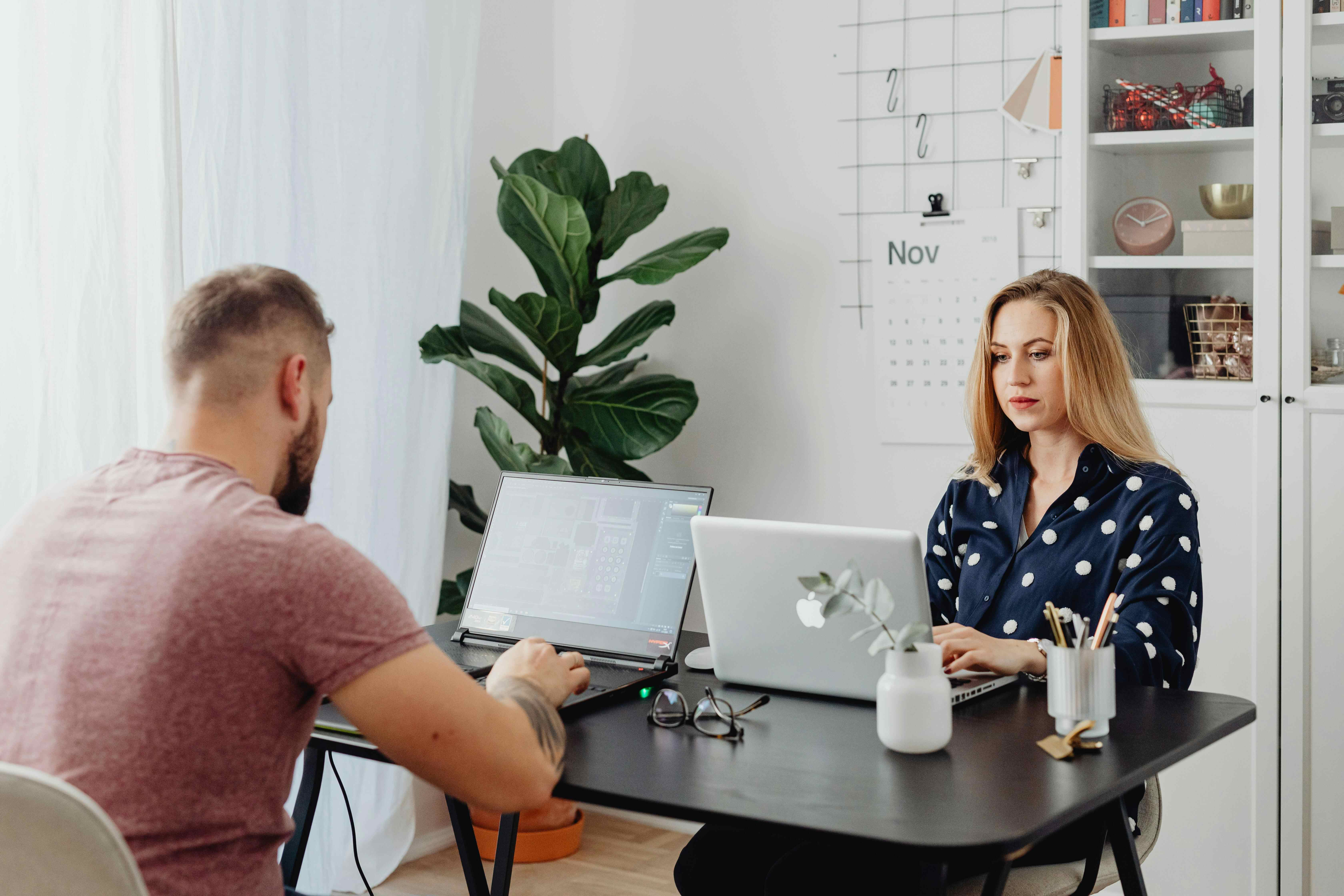 Interview: Organisieren, kommunizieren, unterstützen – Alltag und Aufgaben im Office Management